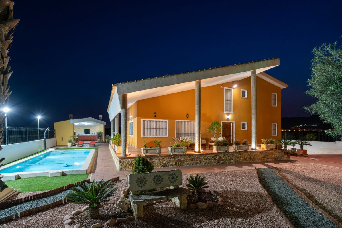 Se vende Villa - Chalet de 5 dormitorios en Costa Blanca, Alicante, España