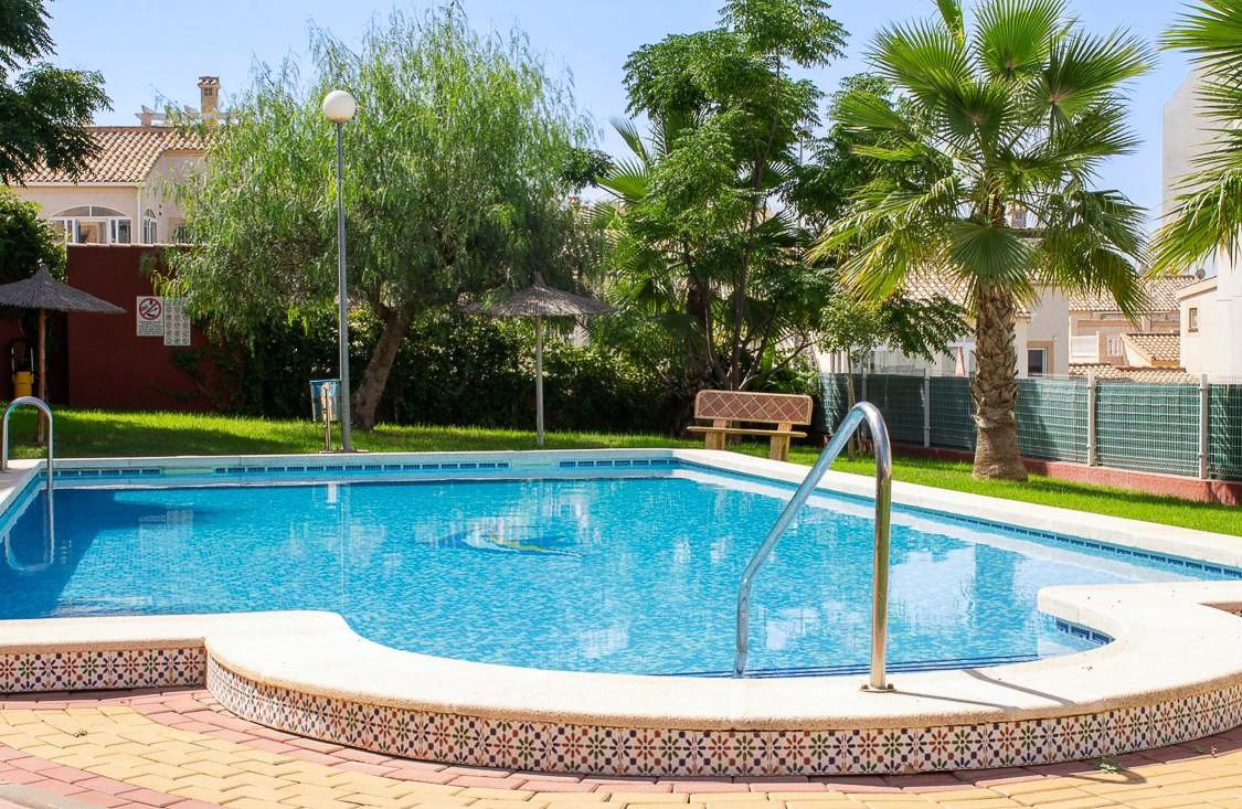Se vende Apartamento Planta Media de 2 dormitorios en Costa Blanca, Alicante, España
