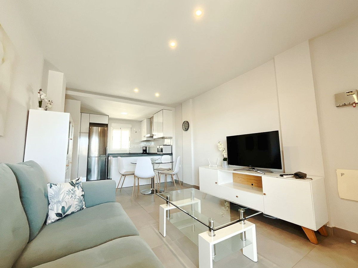 Se vende Apartamento Planta Media de 2 dormitorios en Costa Blanca, Alicante, España