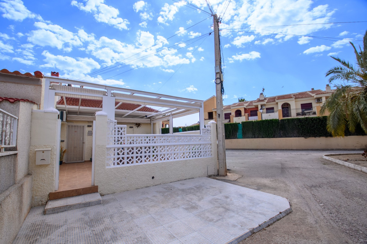 Se vende Bungalow de 2 dormitorios en Costa Blanca, Alicante, España