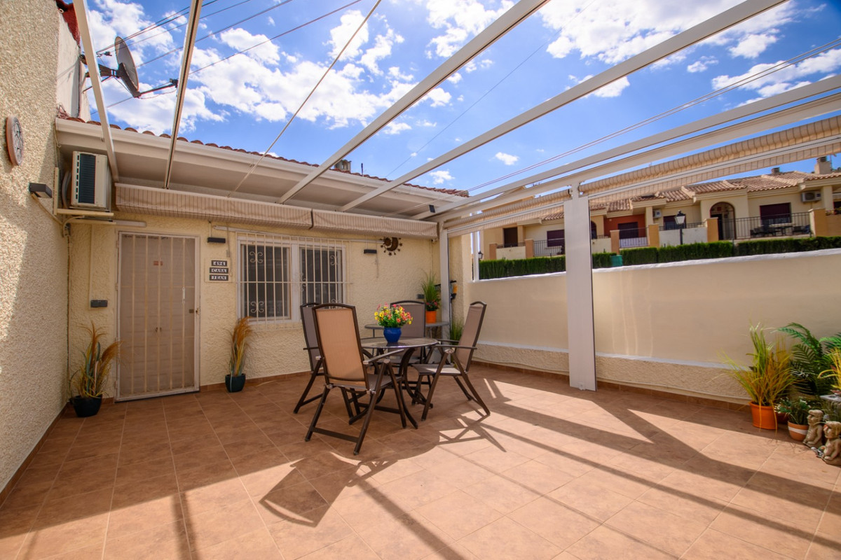 Se vende Bungalow de 2 dormitorios en Costa Blanca, Alicante, España