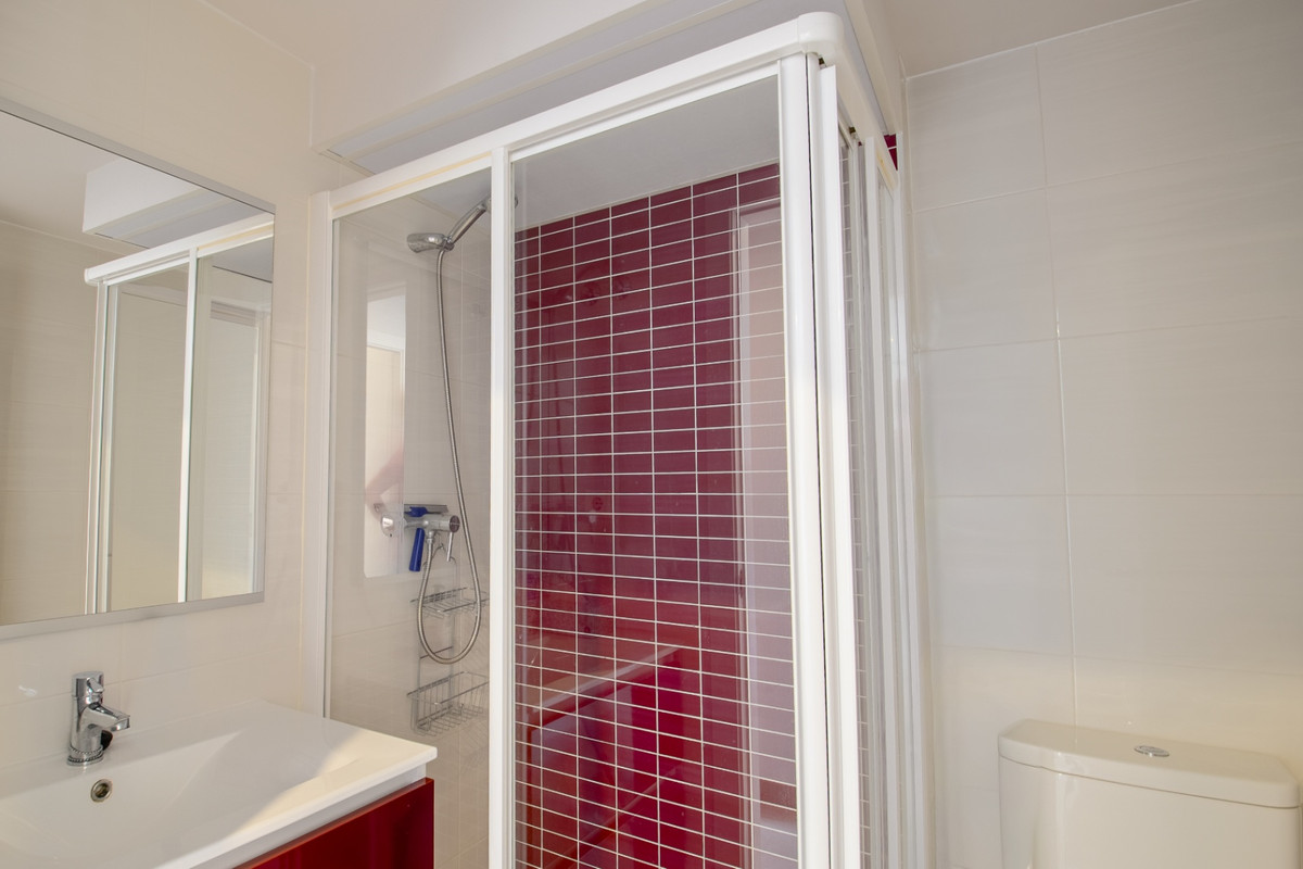 Se vende Apartamento Planta Media de 2 dormitorios en Costa Blanca, Alicante, España