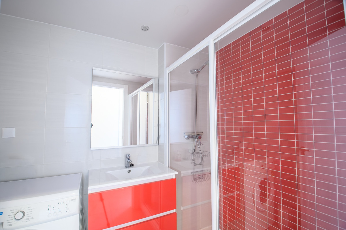 Se vende Apartamento Planta Media de 2 dormitorios en Costa Blanca, Alicante, España