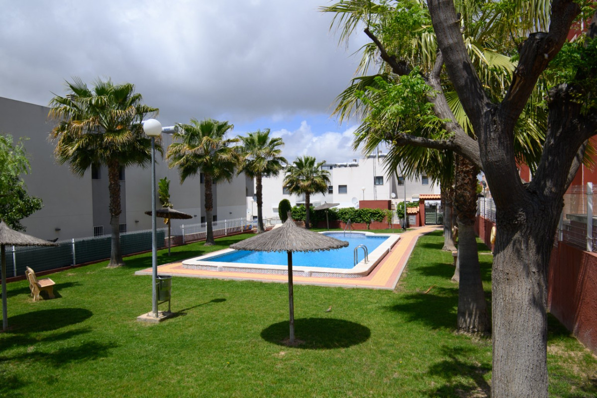 Se vende Apartamento Planta Media de 2 dormitorios en Costa Blanca, Alicante, España