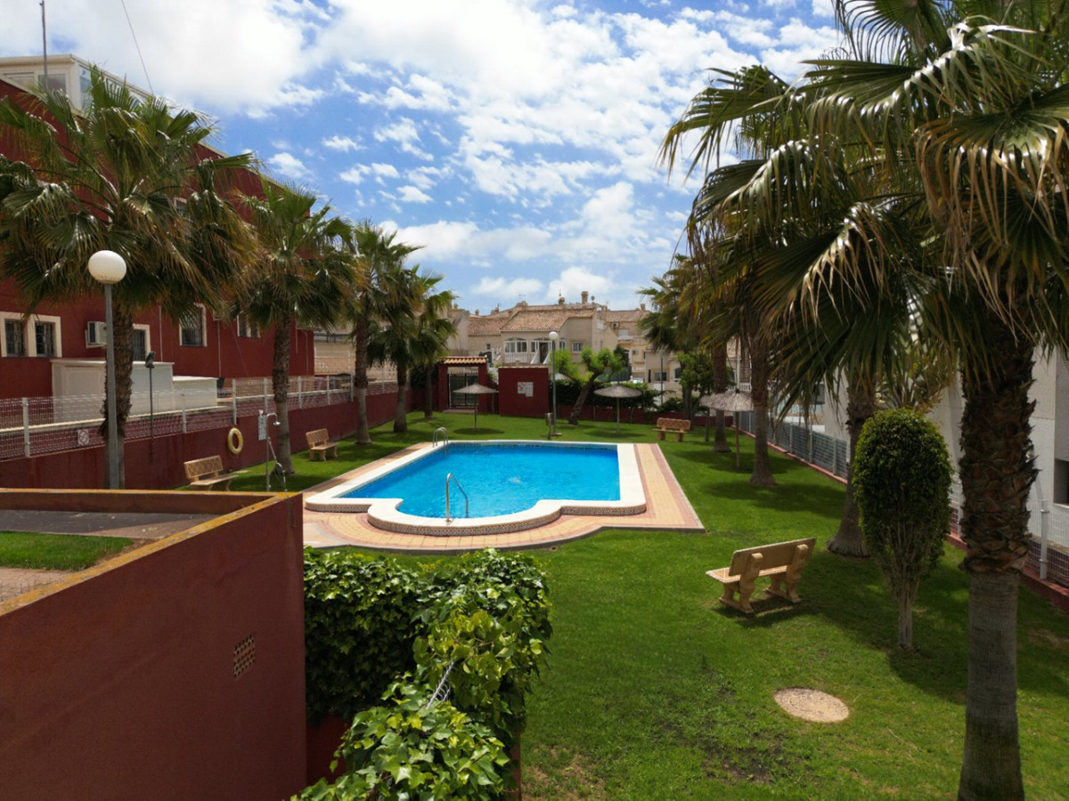 Se vende Apartamento Planta Media de 2 dormitorios en Costa Blanca, Alicante, España