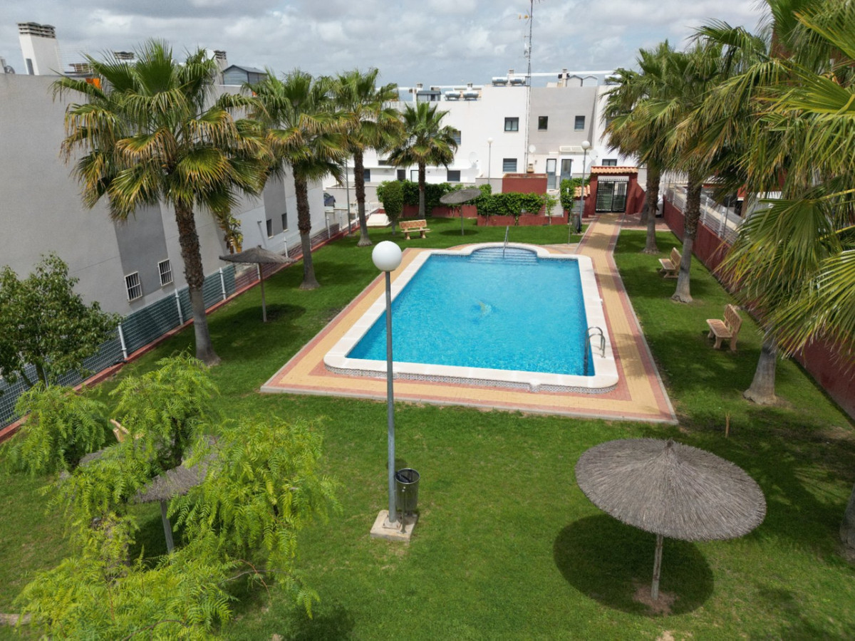 Se vende Apartamento Planta Media de 2 dormitorios en Costa Blanca, Alicante, España