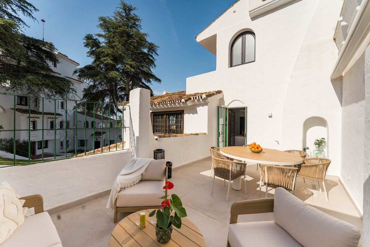 3 Bed Apartment for sale in Nueva Andalucía Costa Del Sol, Málaga, Spain