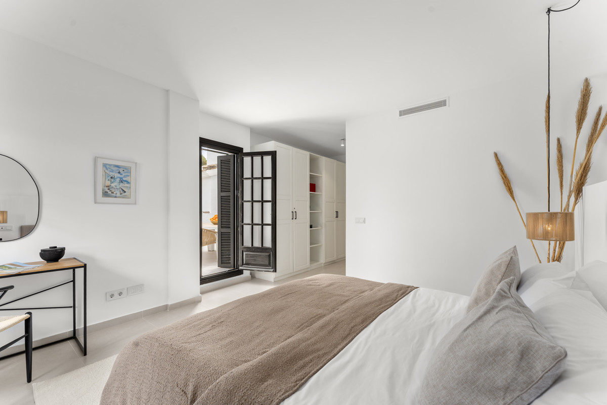 3 Bed Apartment for sale in Nueva Andalucía Costa Del Sol, Málaga, Spain