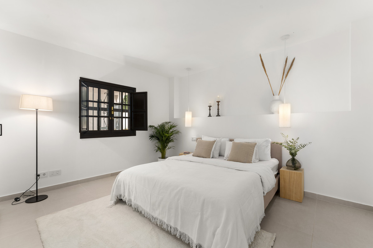 3 Bed Apartment for sale in Nueva Andalucía Costa Del Sol, Málaga, Spain