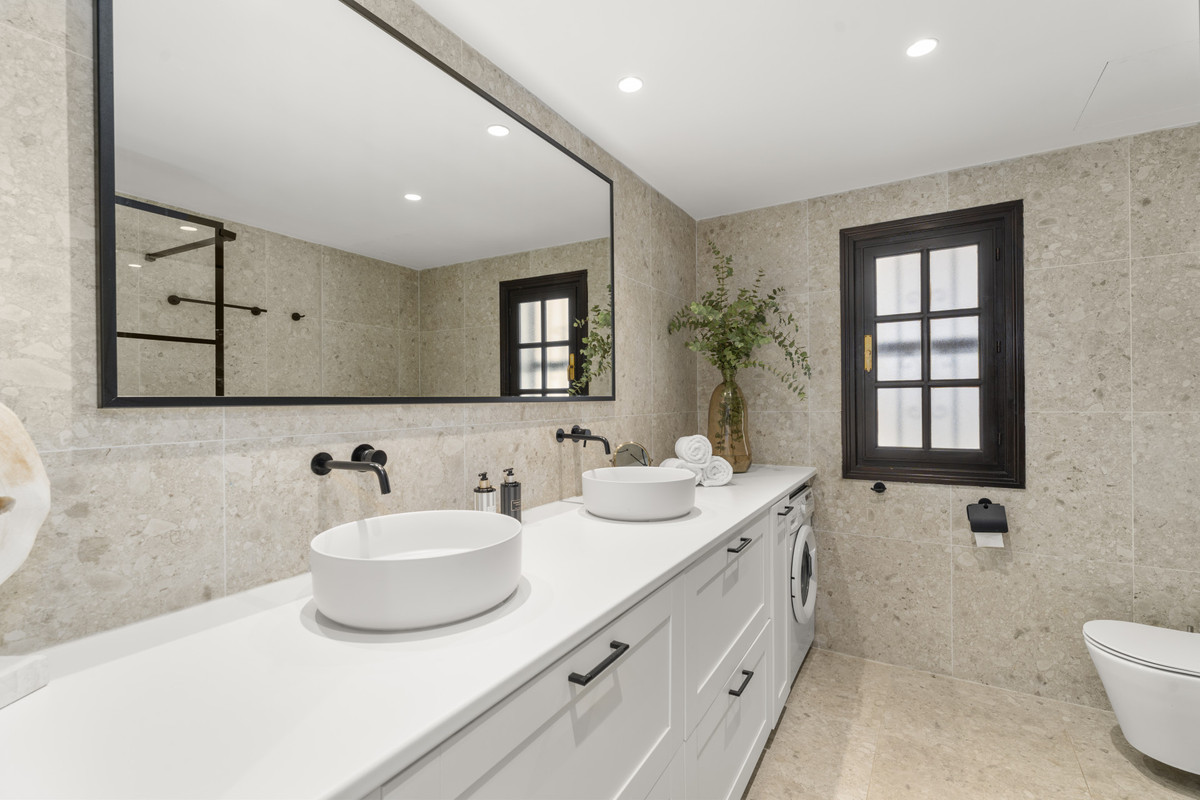3 Bed Apartment for sale in Nueva Andalucía Costa Del Sol, Málaga, Spain