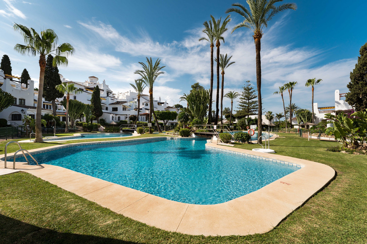 3 Bed Apartment for sale in Nueva Andalucía Costa Del Sol, Málaga, Spain