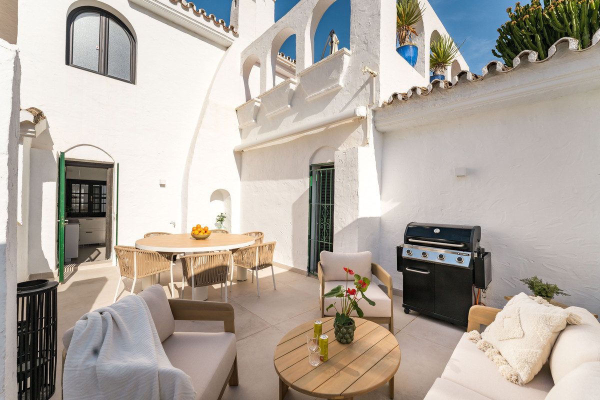 3 Bed Apartment for sale in Nueva Andalucía Costa Del Sol, Málaga, Spain