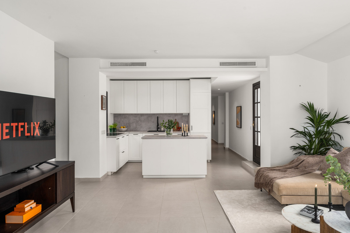 3 Bed Apartment for sale in Nueva Andalucía Costa Del Sol, Málaga, Spain