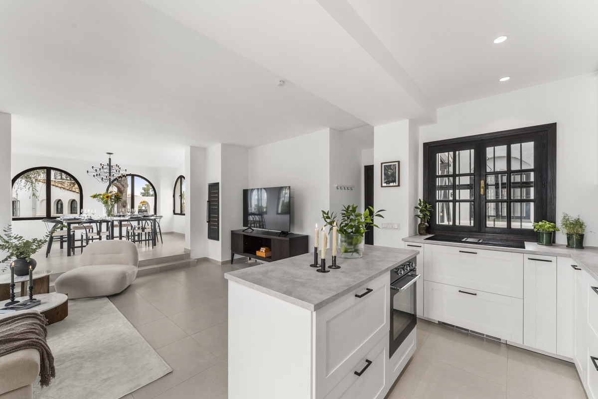 3 Bed Apartment for sale in Nueva Andalucía Costa Del Sol, Málaga, Spain