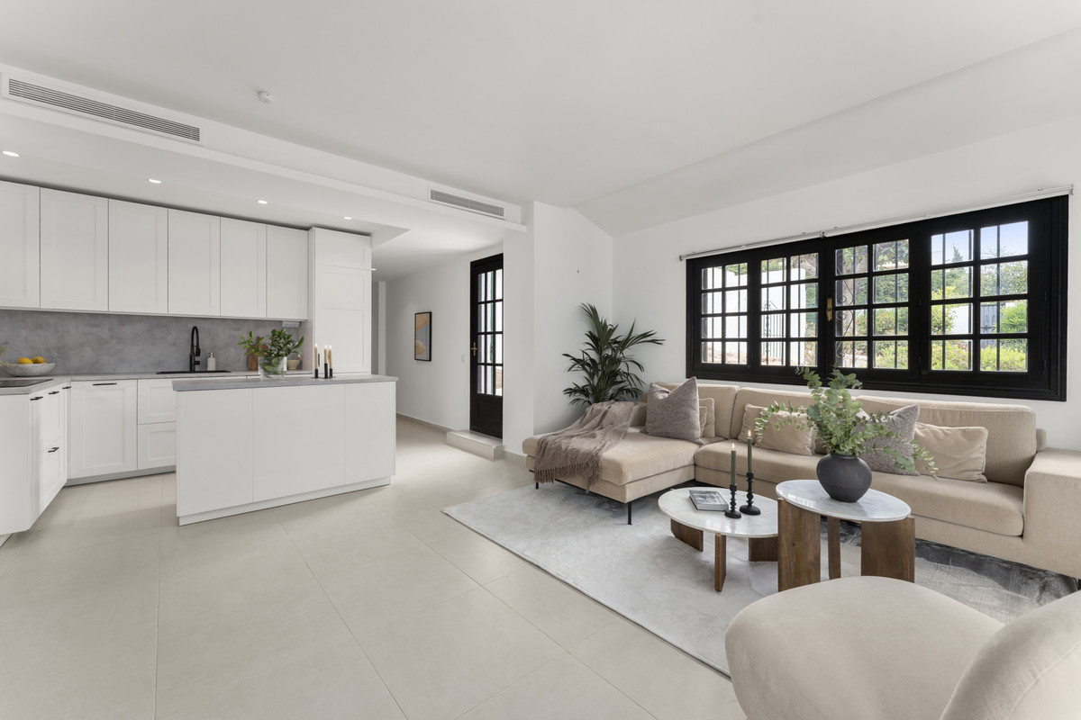 3 Bed Apartment for sale in Nueva Andalucía Costa Del Sol, Málaga, Spain