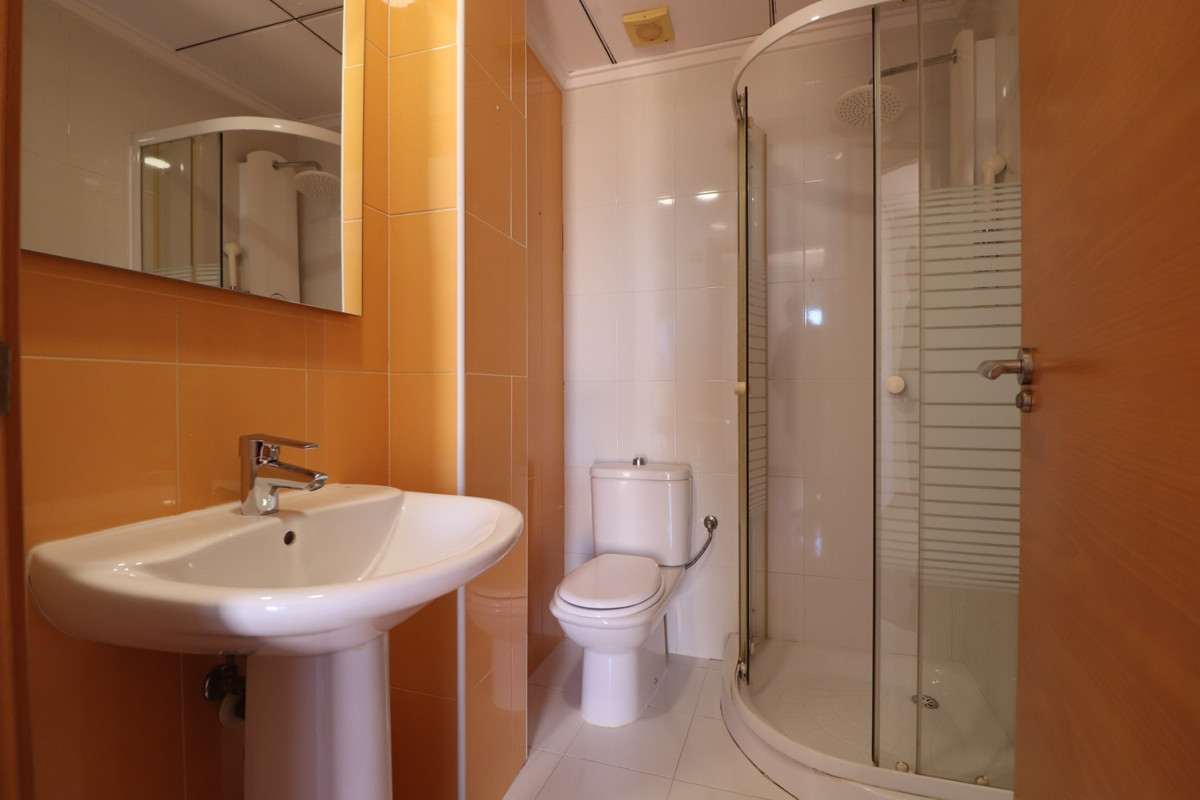 Se vende Apartamento Planta Media de 2 dormitorios en Costa Blanca, Alicante, España