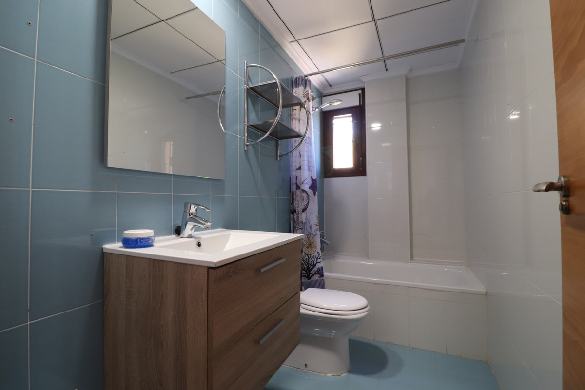 Se vende Apartamento Planta Media de 2 dormitorios en Costa Blanca, Alicante, España
