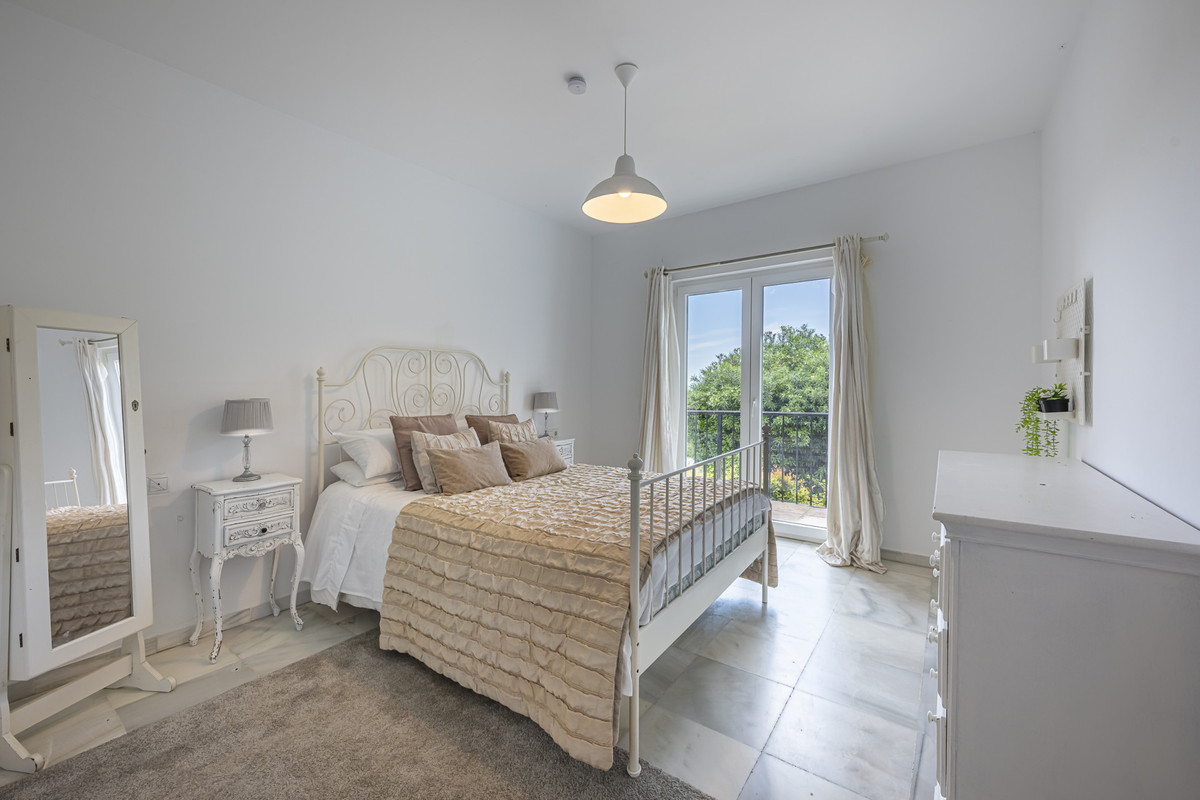 Se vende Villa - Chalet de 6 dormitorios en Costa Del Sol, Cadiz, España