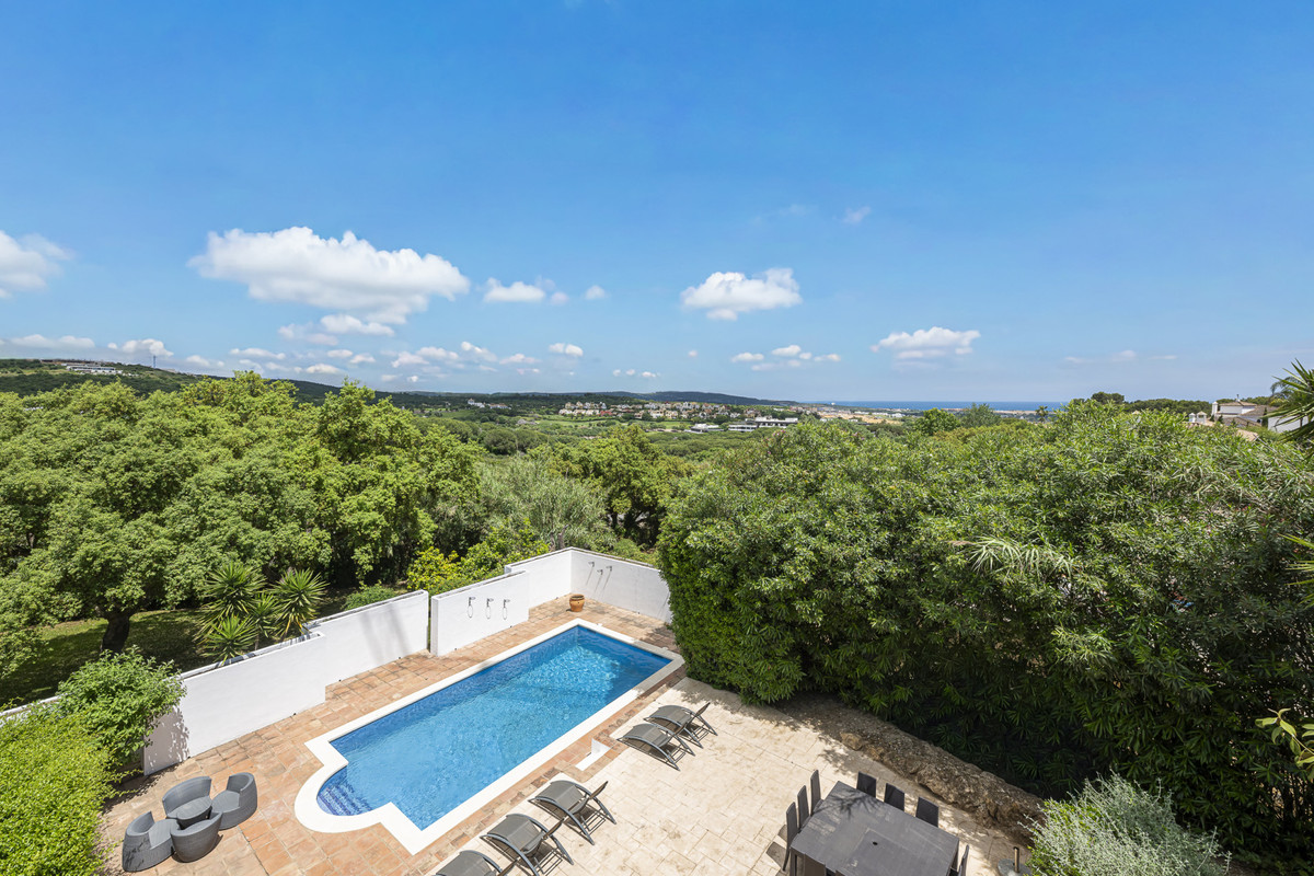 Se vende Villa - Chalet de 6 dormitorios en Costa Del Sol, Cadiz, España