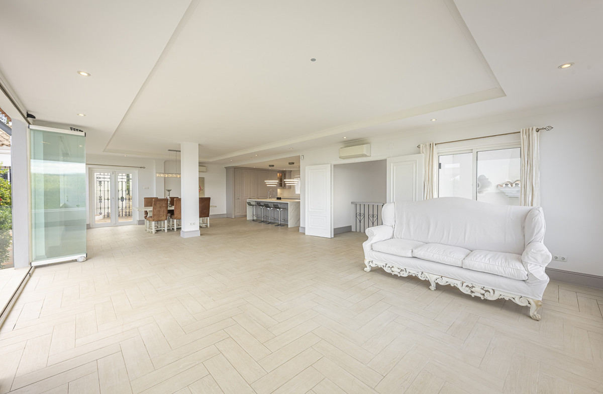 Se vende Villa - Chalet de 6 dormitorios en Costa Del Sol, Cadiz, España