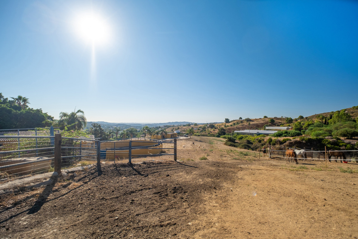 Se vende Finca - Cortijo de 6 dormitorios en Costa Del Sol, Málaga, España