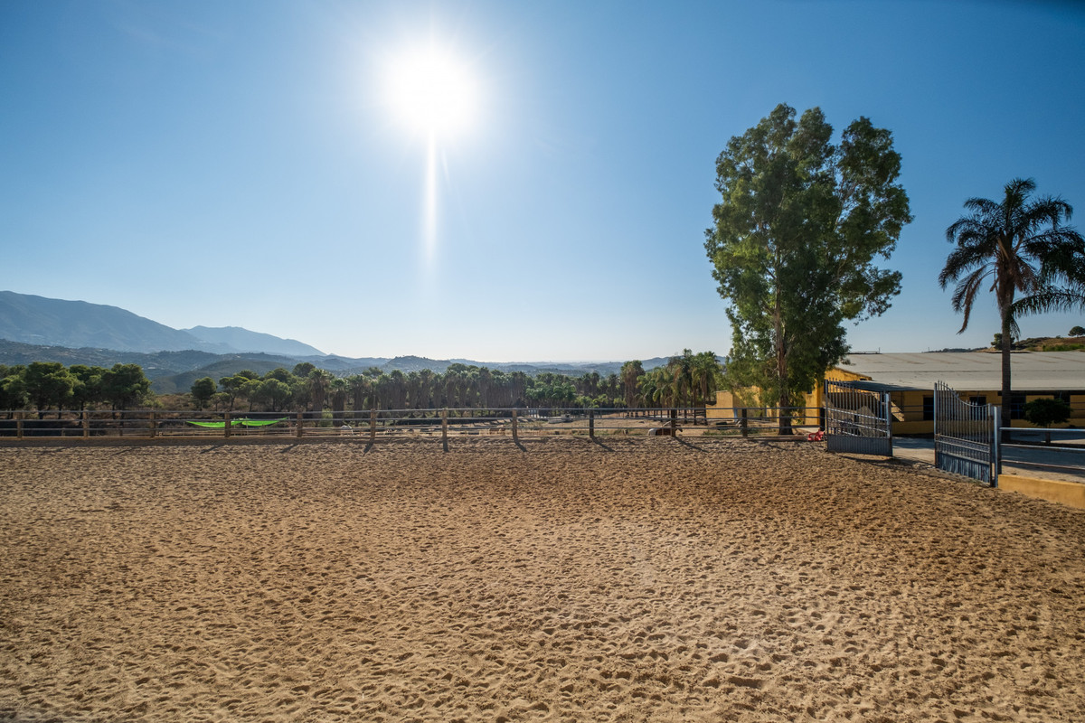 Se vende Finca - Cortijo de 6 dormitorios en Costa Del Sol, Málaga, España