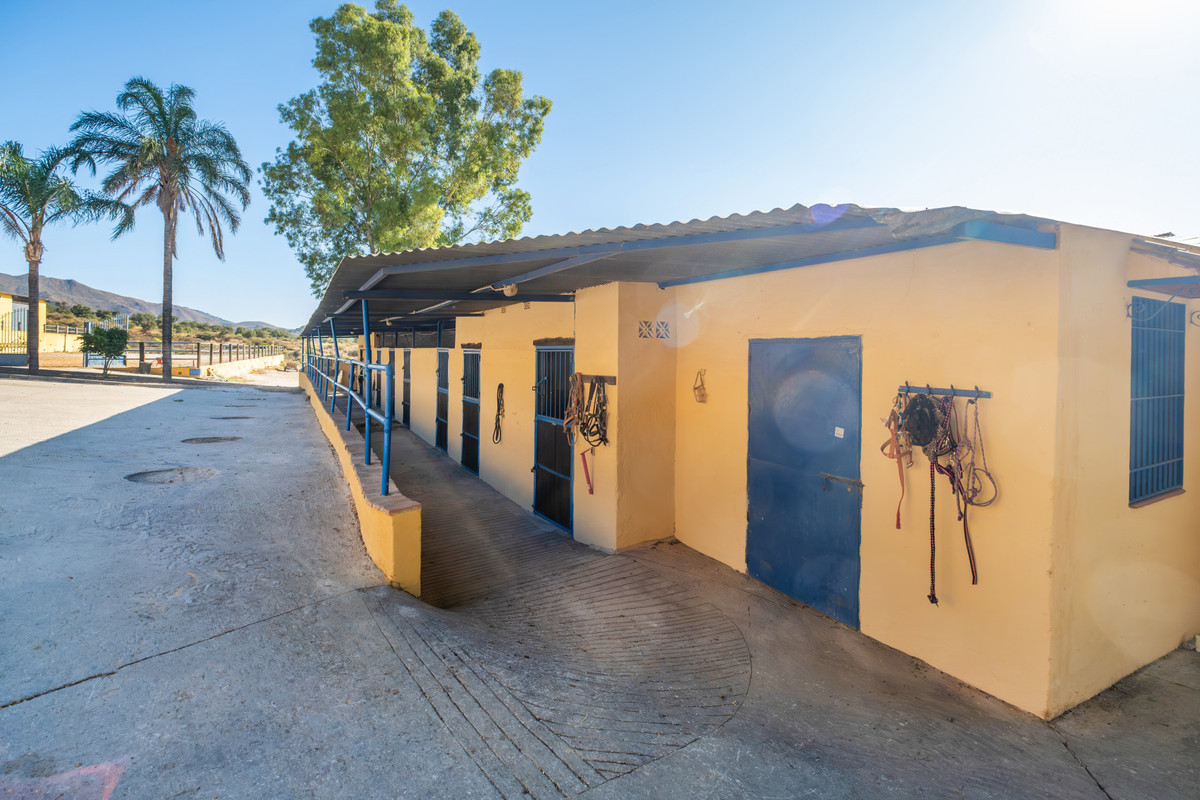 Se vende Finca - Cortijo de 6 dormitorios en Costa Del Sol, Málaga, España