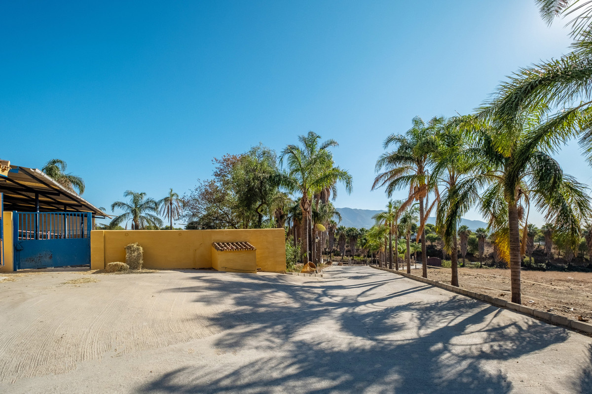 Se vende Finca - Cortijo de 6 dormitorios en Costa Del Sol, Málaga, España