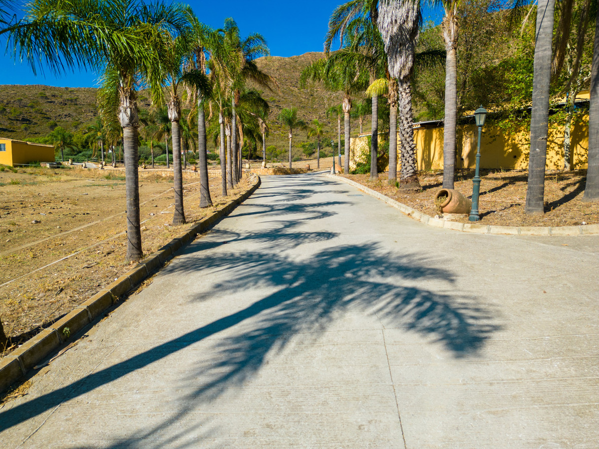 Se vende Finca - Cortijo de 6 dormitorios en Costa Del Sol, Málaga, España