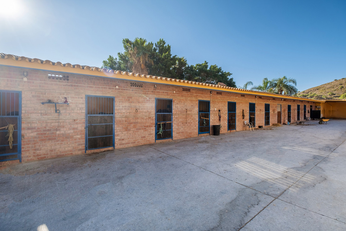 Se vende Finca - Cortijo de 6 dormitorios en Costa Del Sol, Málaga, España