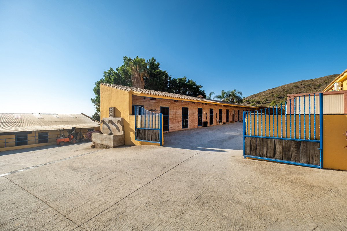Se vende Finca - Cortijo de 6 dormitorios en Costa Del Sol, Málaga, España