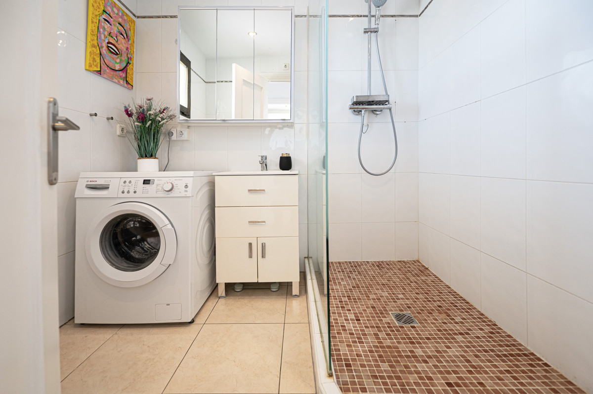 Se vende Apartamento Planta Media de 2 dormitorios en Costa Del Sol, Málaga, España