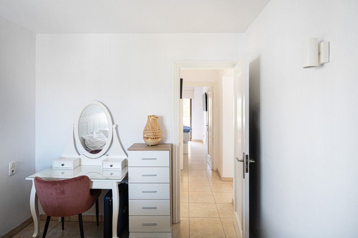 Se vende Apartamento Planta Media de 2 dormitorios en Costa Del Sol, Málaga, España