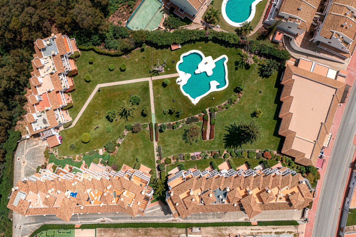 Se vende Apartamento Planta Media de 2 dormitorios en Costa Del Sol, Málaga, España