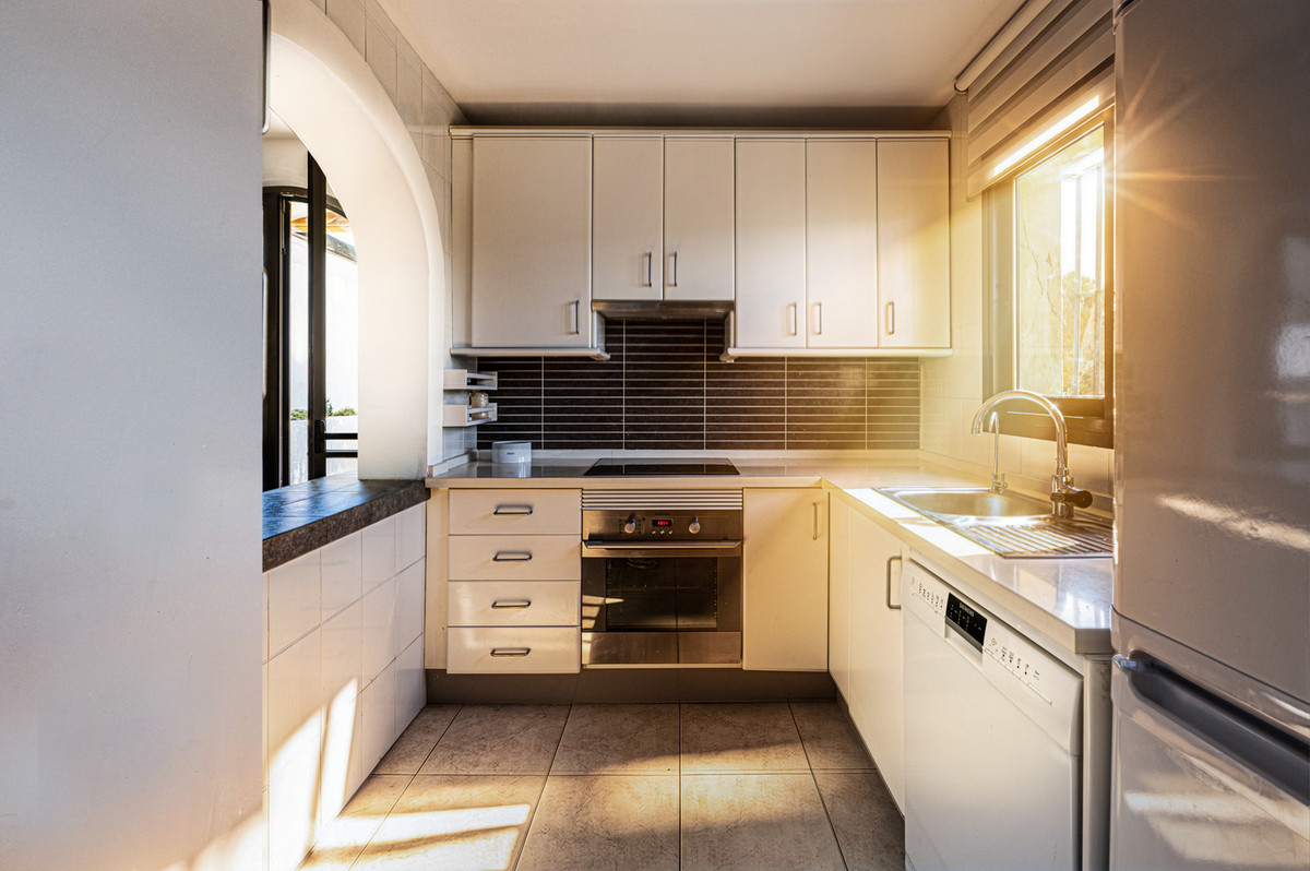 Se vende Apartamento Planta Media de 2 dormitorios en Costa Del Sol, Málaga, España