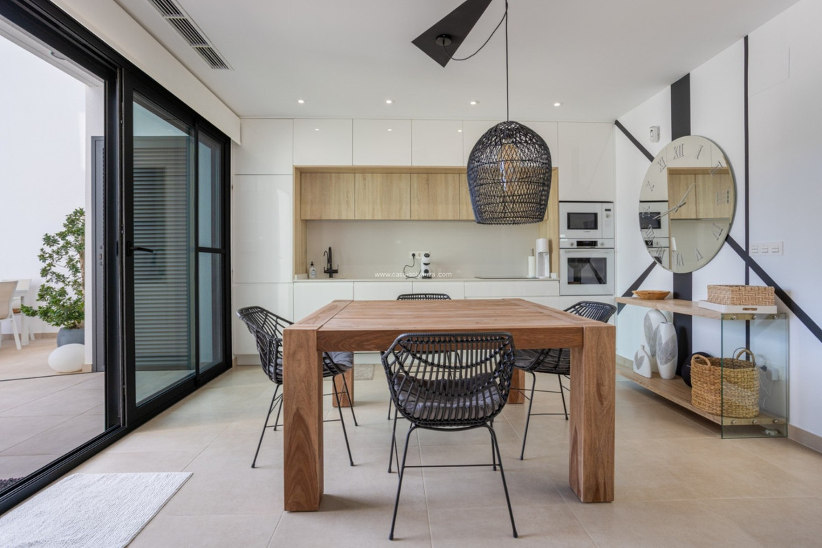 Se vende Villa - Chalet de 3 dormitorios en Costa Blanca, Alicante, España