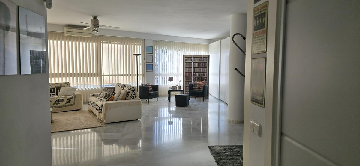 Se vende Apartamento Planta Media de 2 dormitorios en Costa Del Sol, Málaga, España
