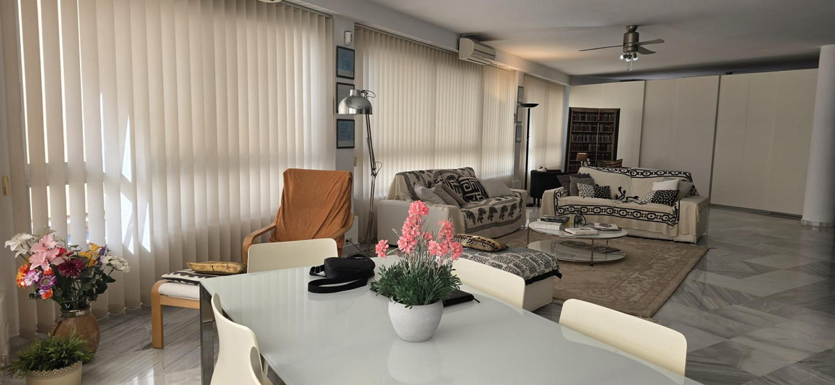 Se vende Apartamento Planta Media de 2 dormitorios en Costa Del Sol, Málaga, España