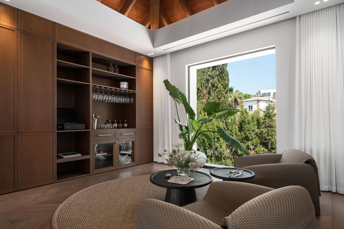 Se vende Villa - Chalet de 6 dormitorios en Costa Del Sol, Málaga, España