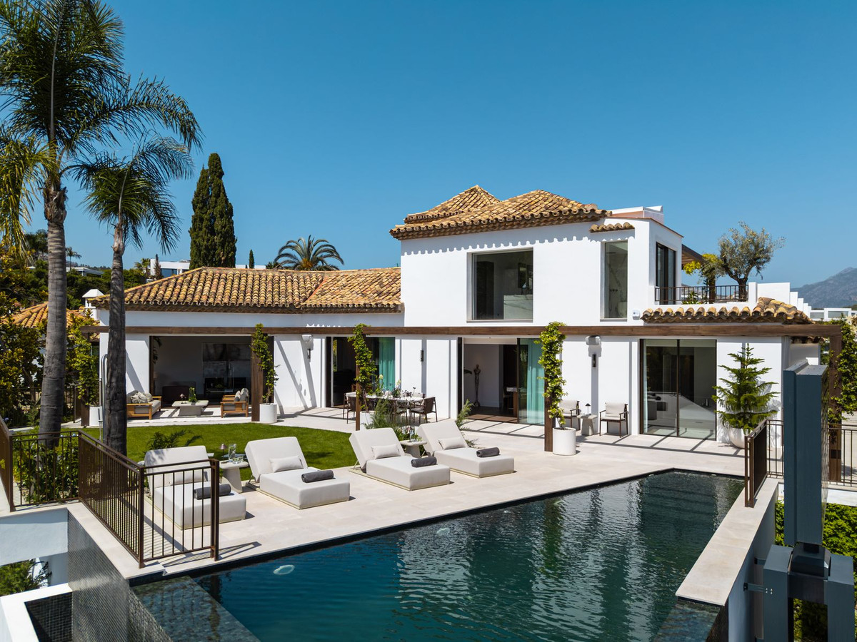 Se vende Villa - Chalet de 6 dormitorios en Costa Del Sol, Málaga, España