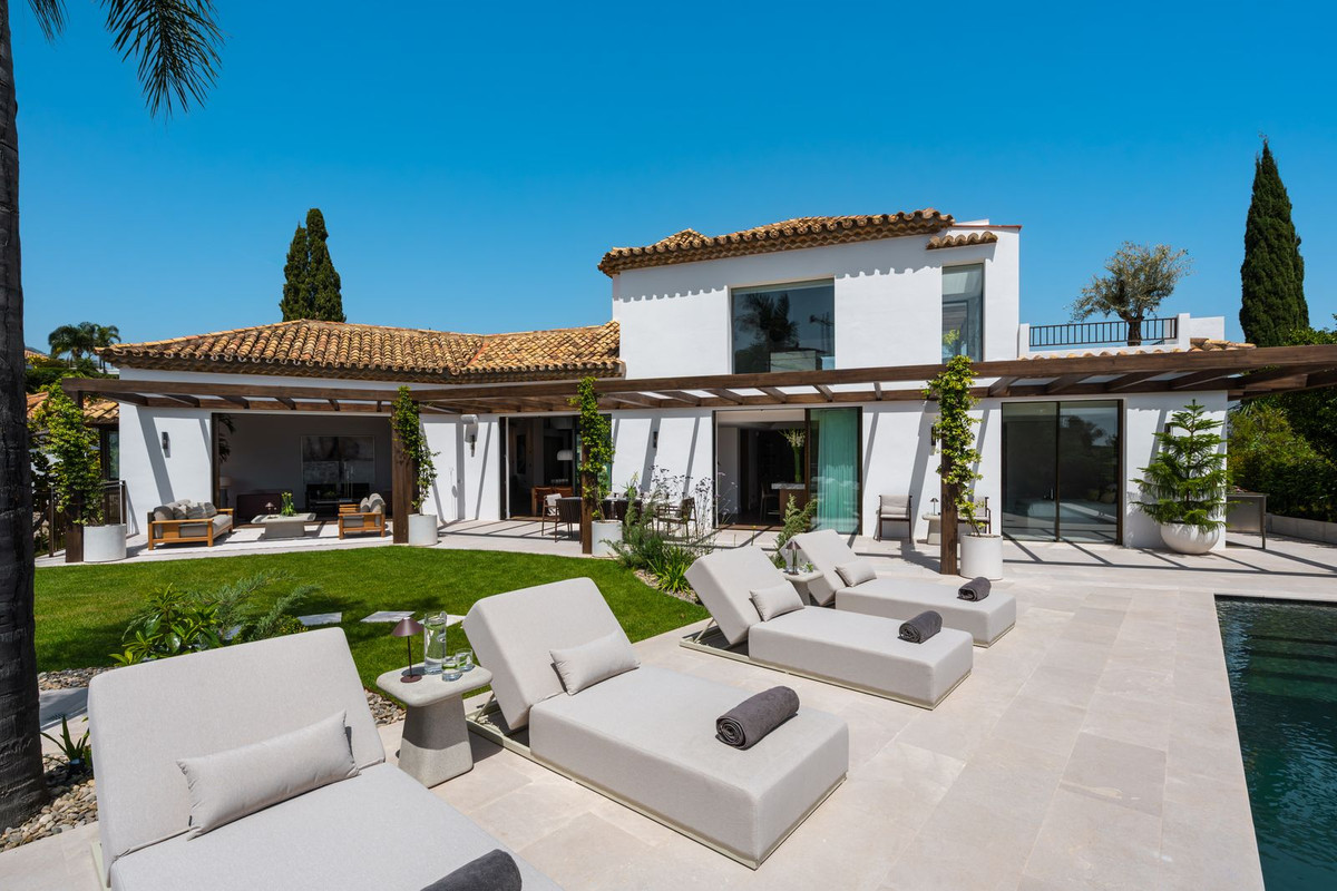 Se vende Villa - Chalet de 6 dormitorios en Costa Del Sol, Málaga, España