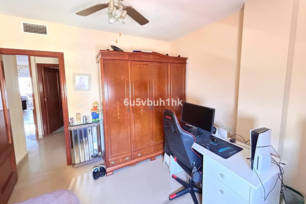 2 Bed Apartment for sale in Fuengirola Costa Del Sol, Málaga, Spain