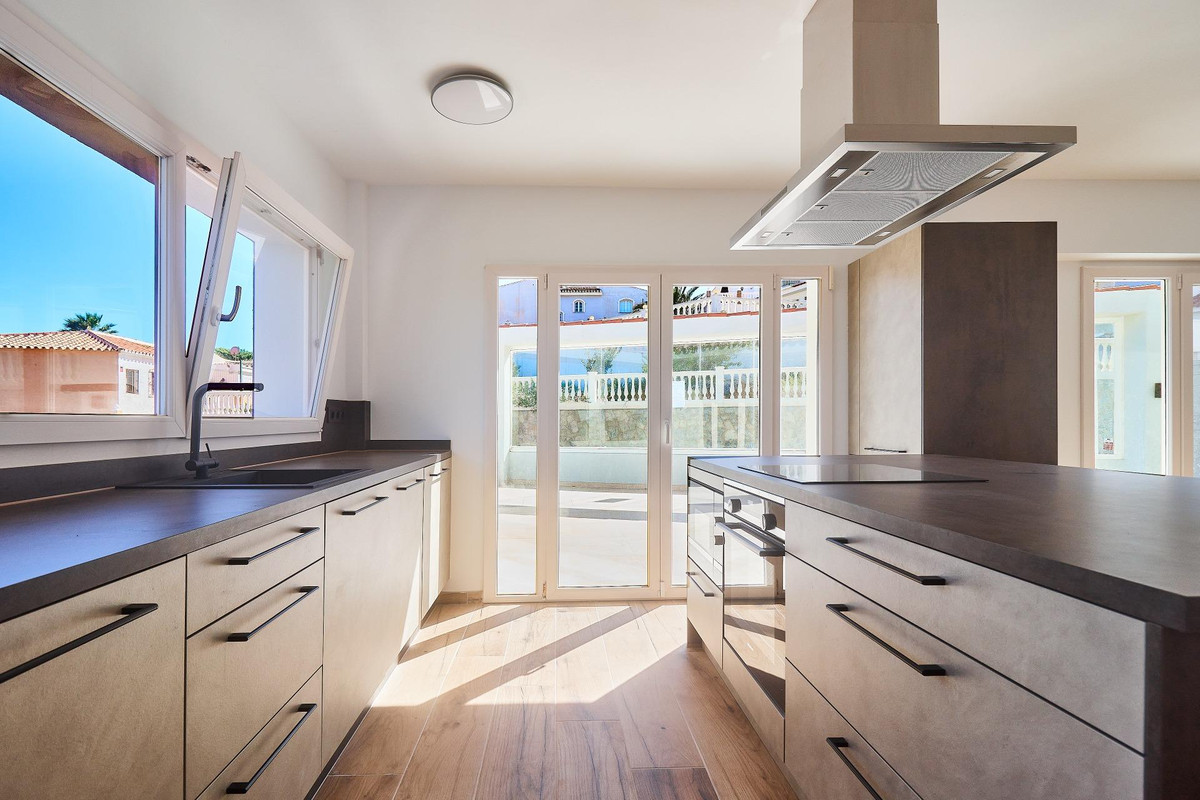 5 Bed Townhouse for sale in El Faro Costa Del Sol, Málaga, Spain