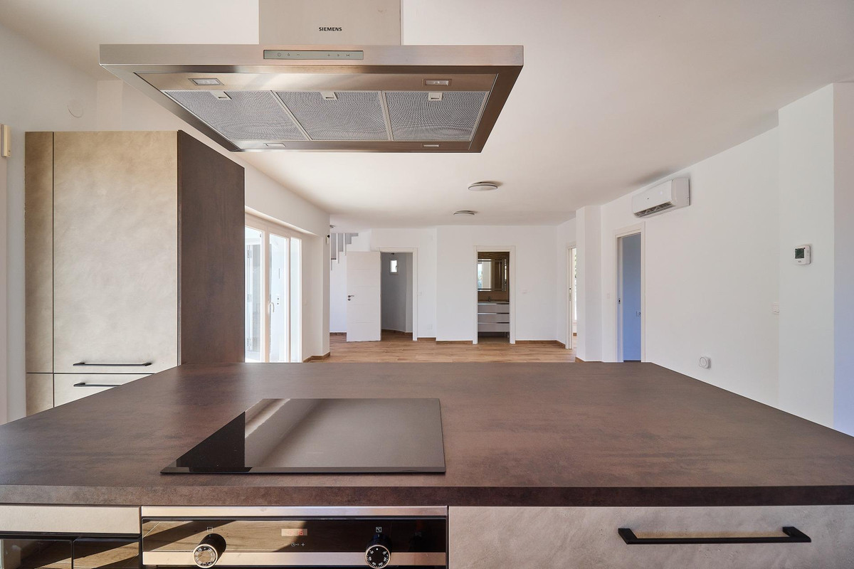 5 Bed Townhouse for sale in El Faro Costa Del Sol, Málaga, Spain