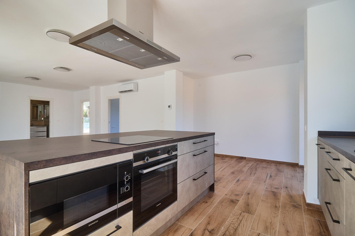 5 Bed Townhouse for sale in El Faro Costa Del Sol, Málaga, Spain