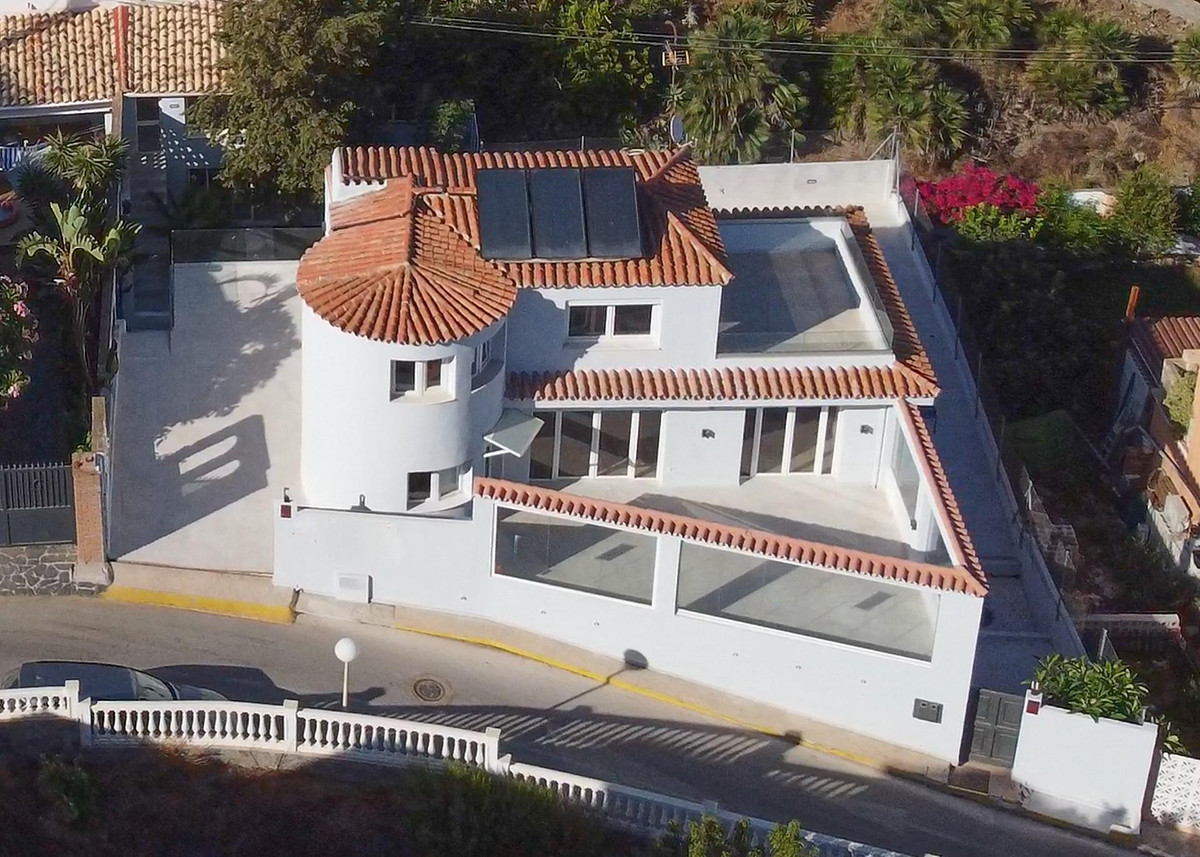 5 Bed Townhouse for sale in El Faro Costa Del Sol, Málaga, Spain