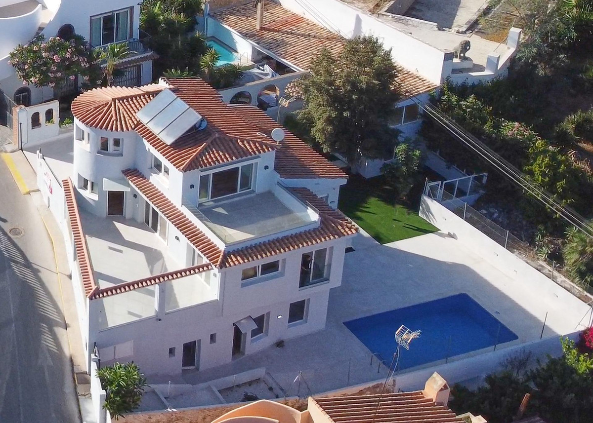 5 Bed Townhouse for sale in El Faro Costa Del Sol, Málaga, Spain