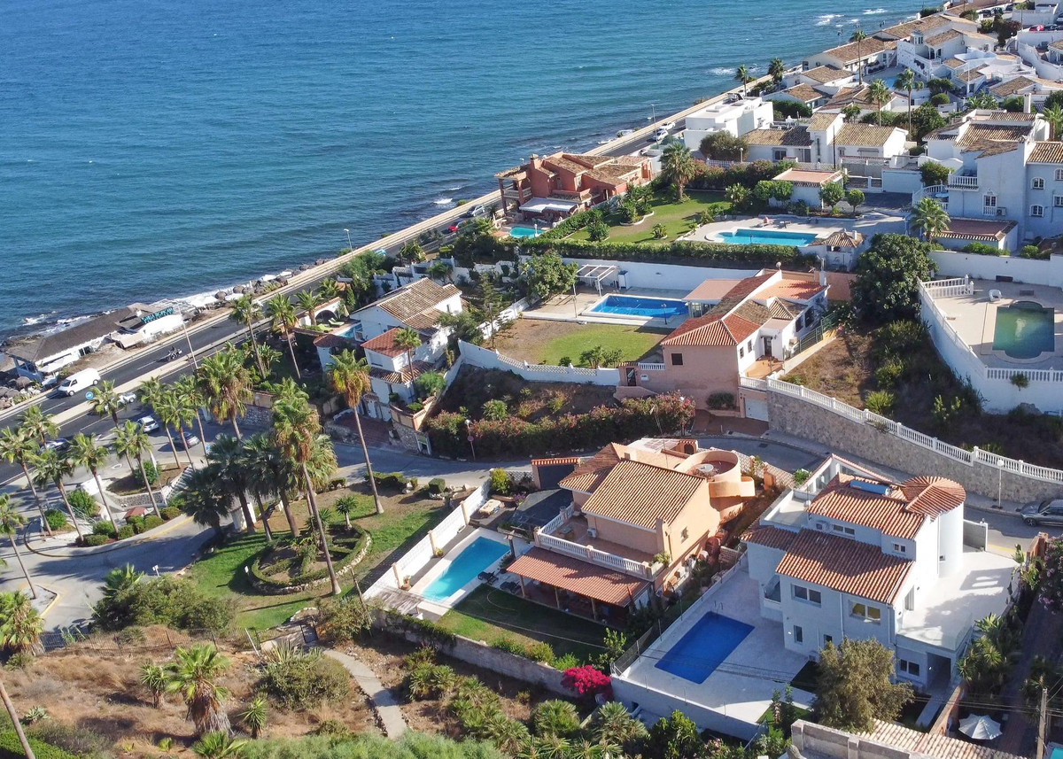 5 Bed Townhouse for sale in El Faro Costa Del Sol, Málaga, Spain