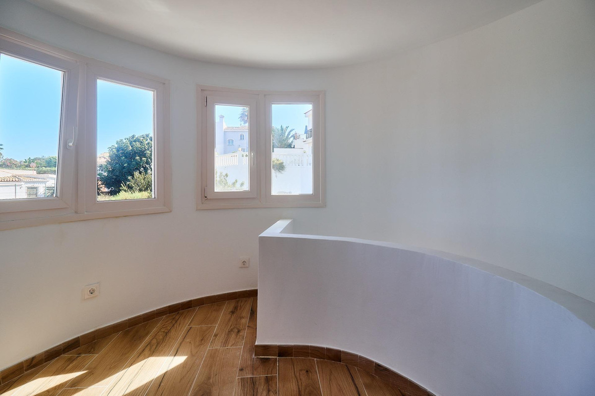 5 Bed Townhouse for sale in El Faro Costa Del Sol, Málaga, Spain