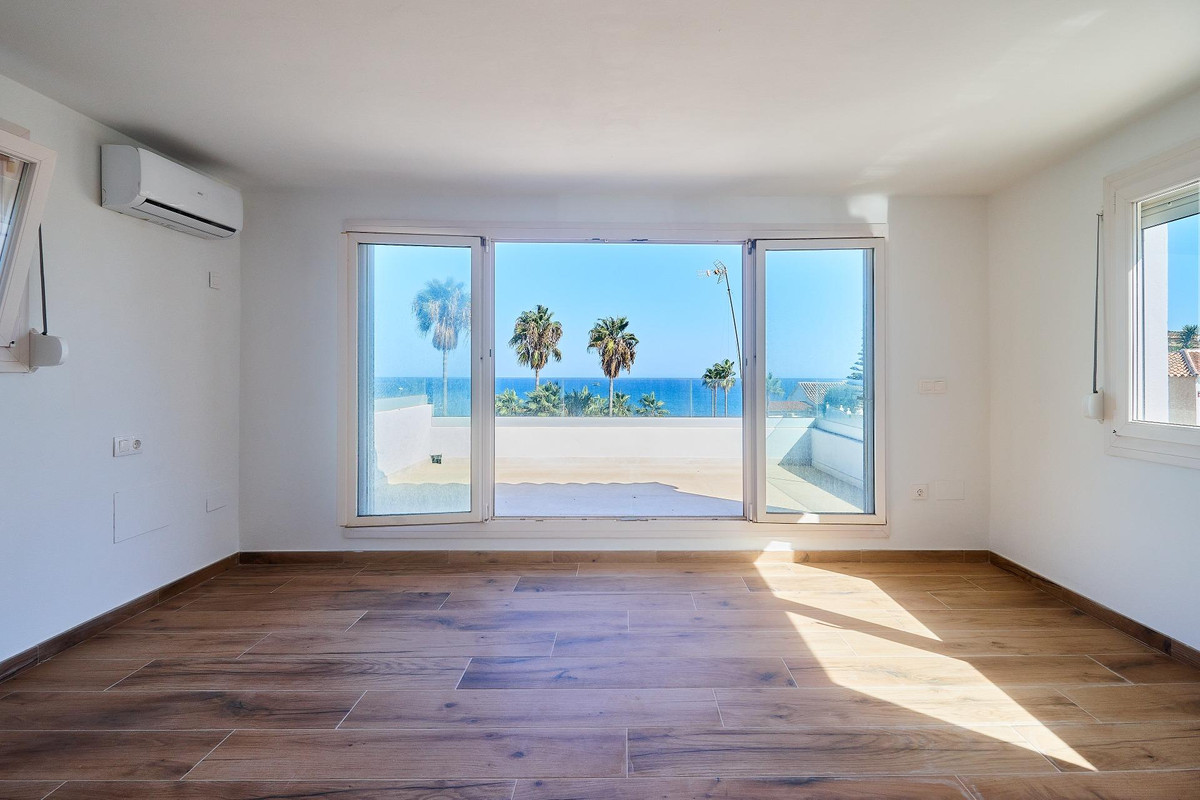5 Bed Townhouse for sale in El Faro Costa Del Sol, Málaga, Spain
